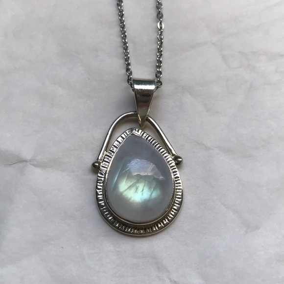 Rainbow moonstone teardrop silver necklace - Picture 4 of 8